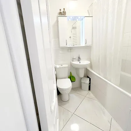 Svitla Zatyszna: Cozy Central Apartment with Balcony Near Opera Lviv Exterior photo