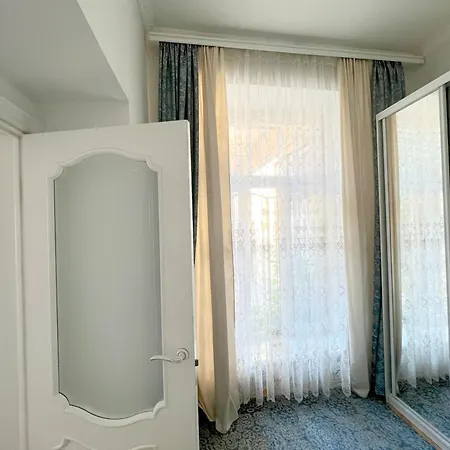 Svitla Zatyszna: Cozy Central Apartment with Balcony Near Opera Lviv Exterior photo