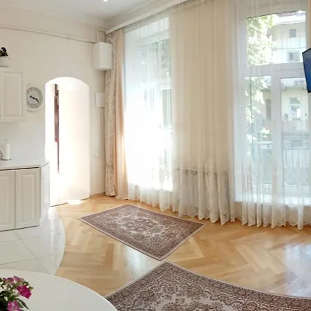 Svitla Zatyszna: Cozy Central Apartment with Balcony Near Opera Lviv Exterior photo