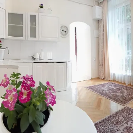 Svitla Zatyszna: Cozy Central Apartment with Balcony Near Opera Lviv Exterior photo