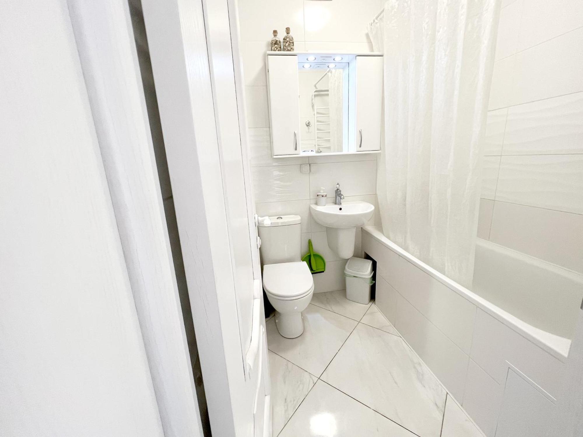Svitla Zatyszna: Cozy With Balcony Near Opera Apartment