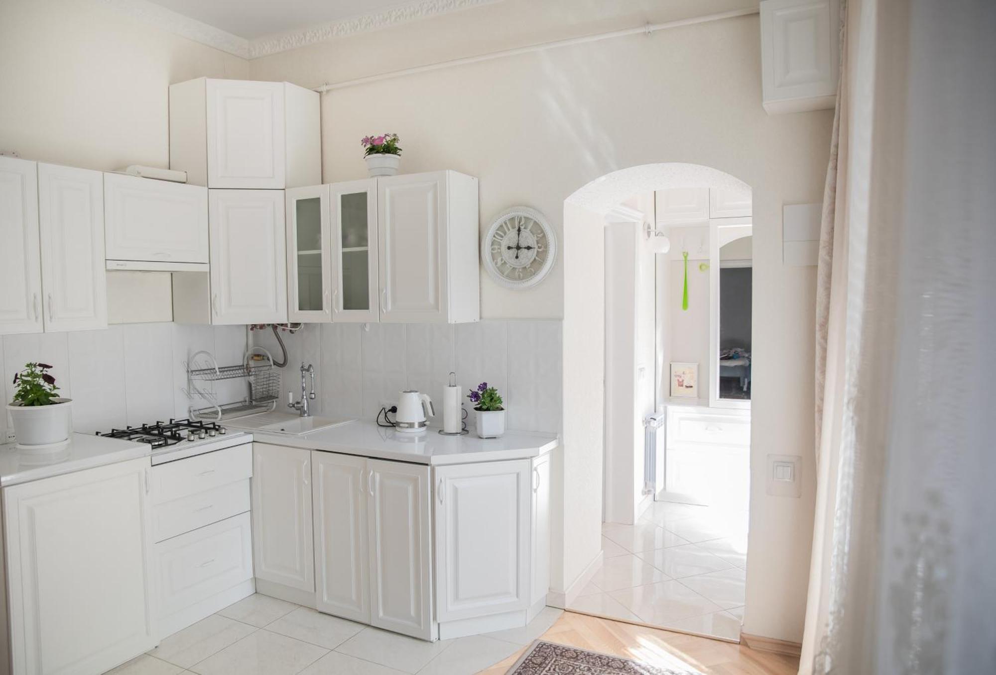 Apartment Svitla Zatyszna: Cozy With Balcony Near Opera