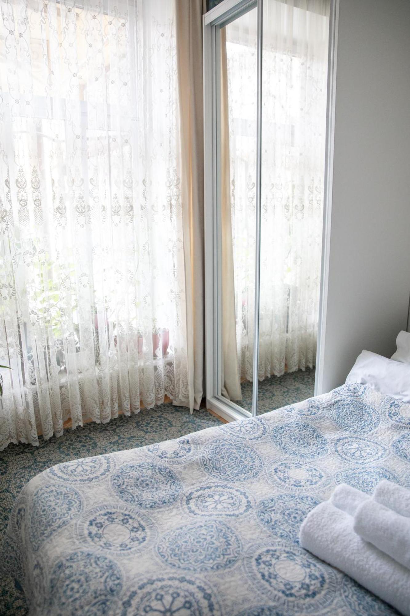 Svitla Zatyszna: Cozy With Balcony Near Opera *