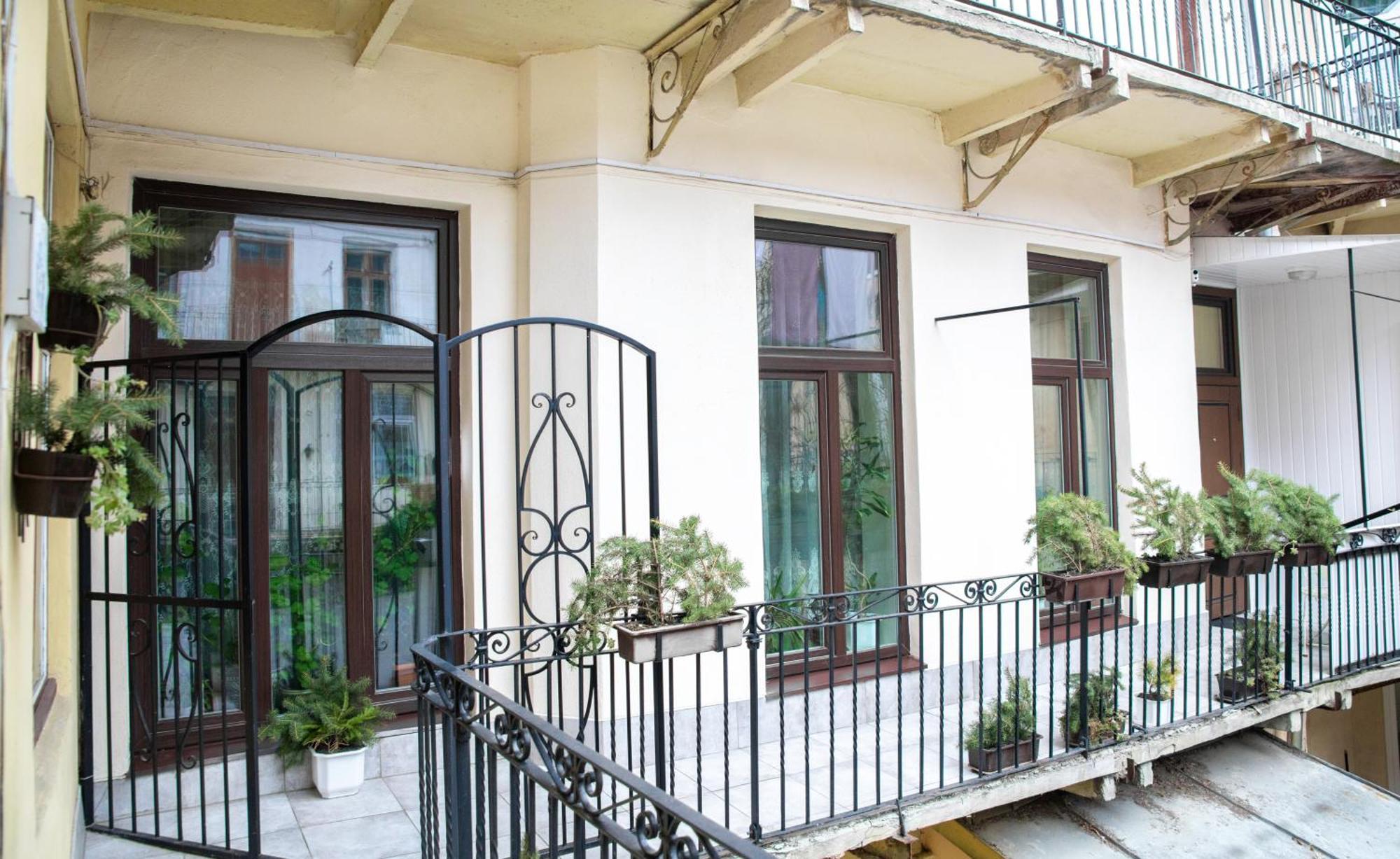 Svitla Zatyszna: Cozy With Balcony Near Opera Apartment *